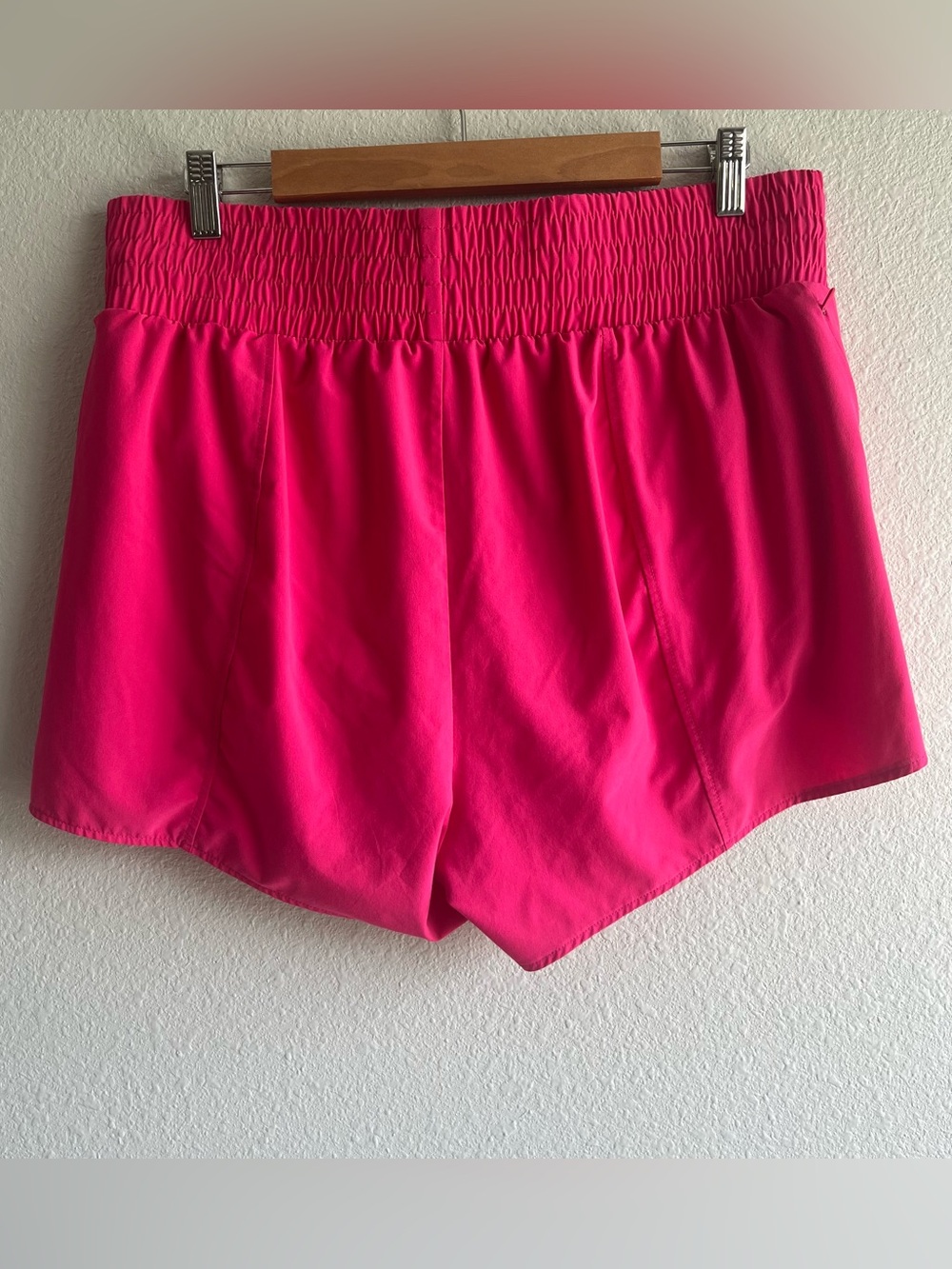 all in motion women’s active light high-rise berry pink shorts 3” - Picture 2 of 3